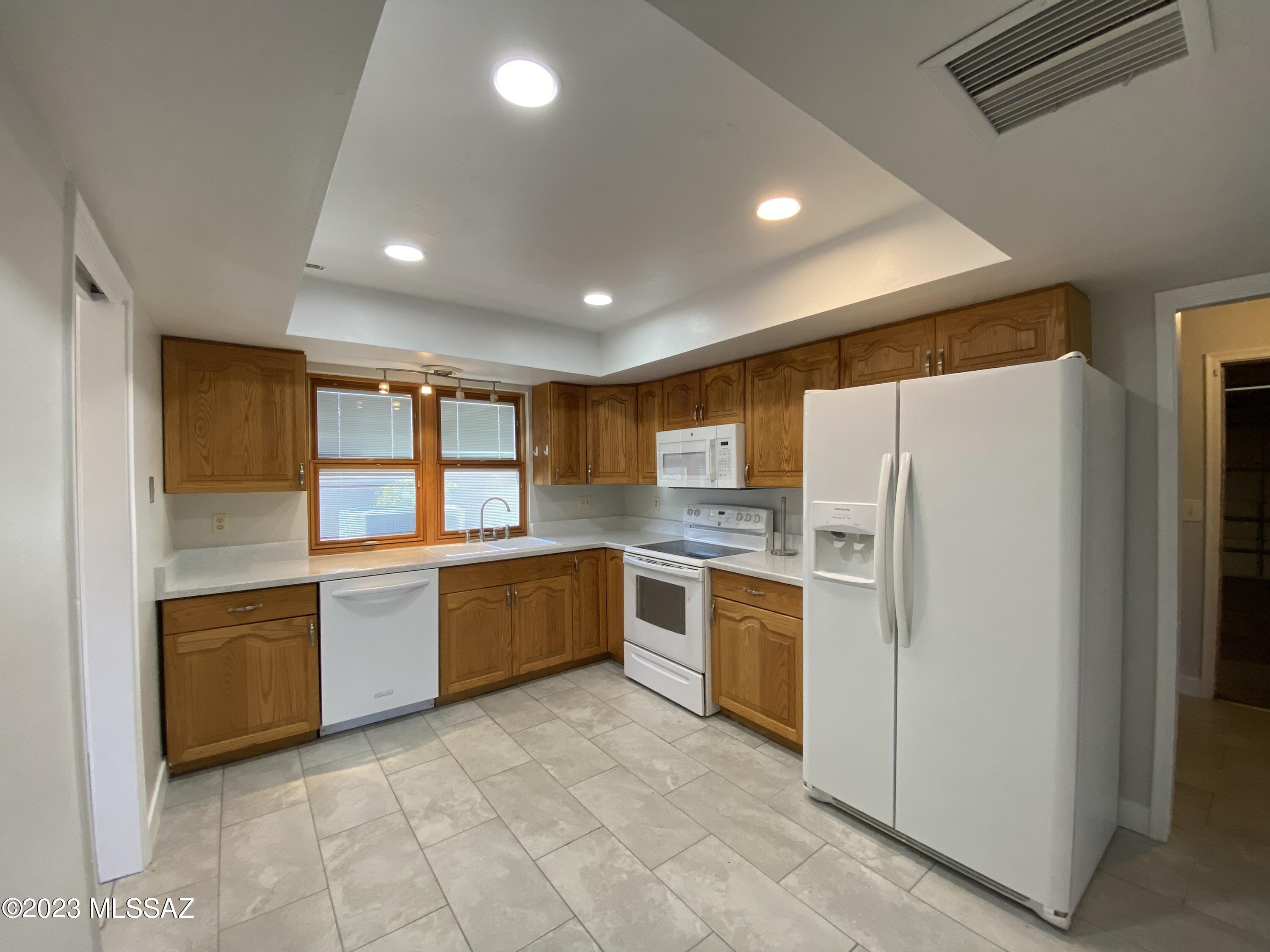 Sutton Place (1-120) - Residential Lease