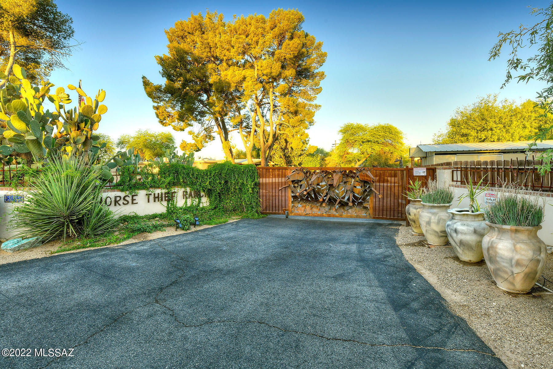 3033 N Pantano Road