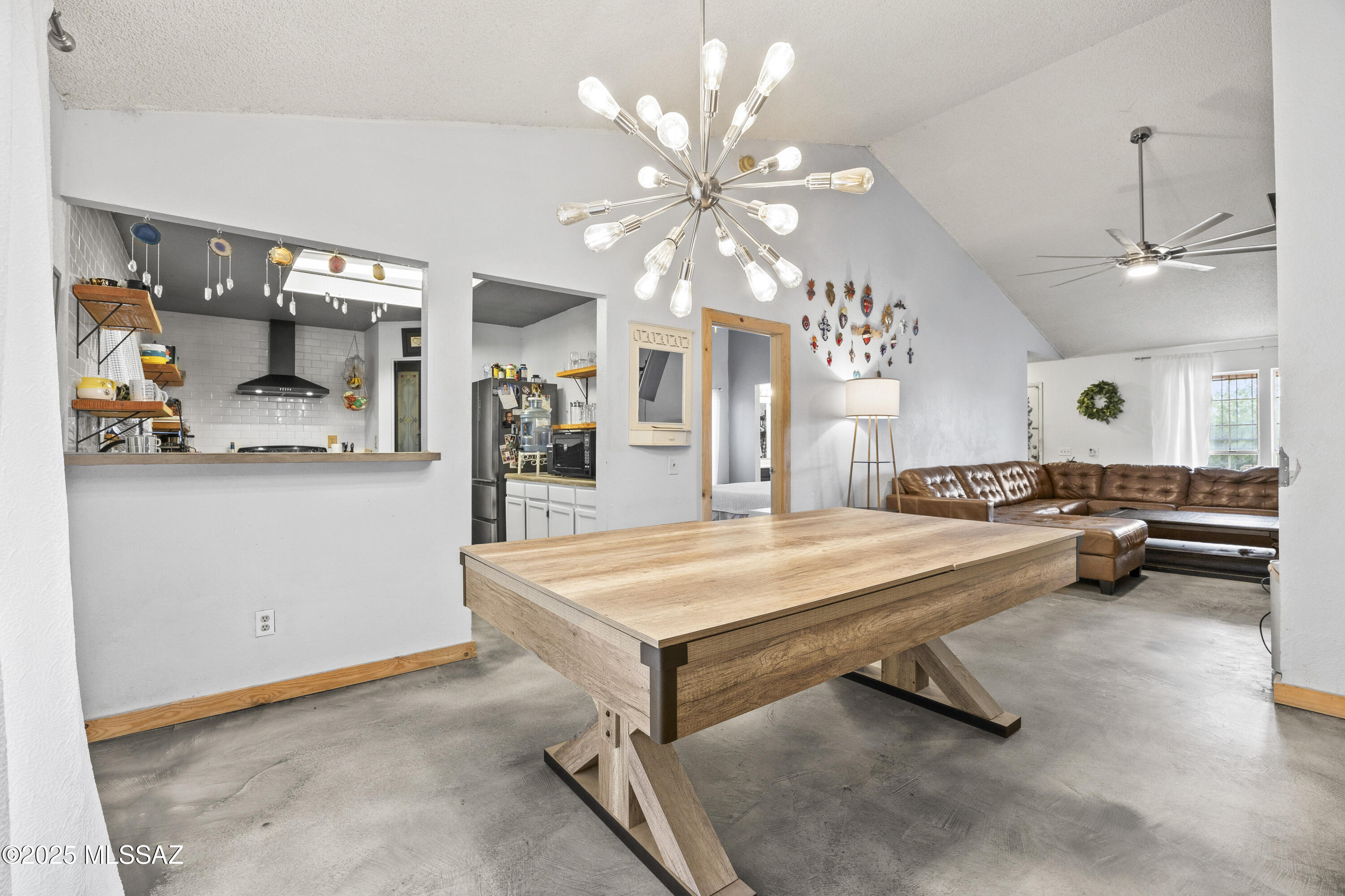 2801 W Avenida Azahar