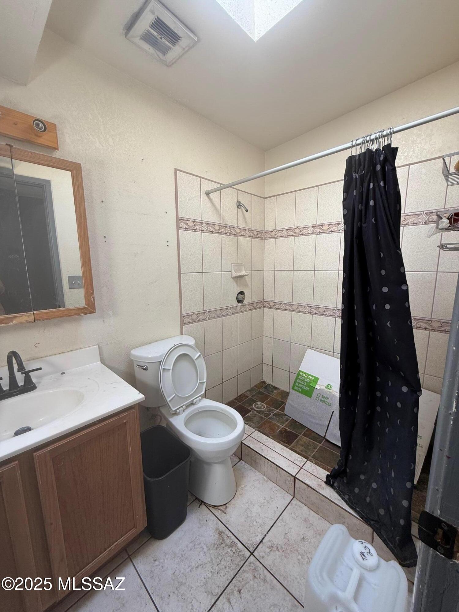 Los Reales Heights (1-102) - Residential