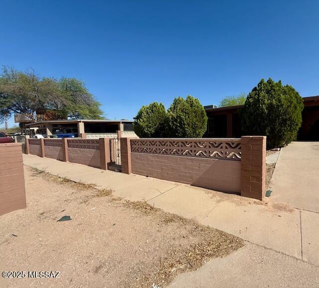 Los Reales Heights (1-102) - Residential