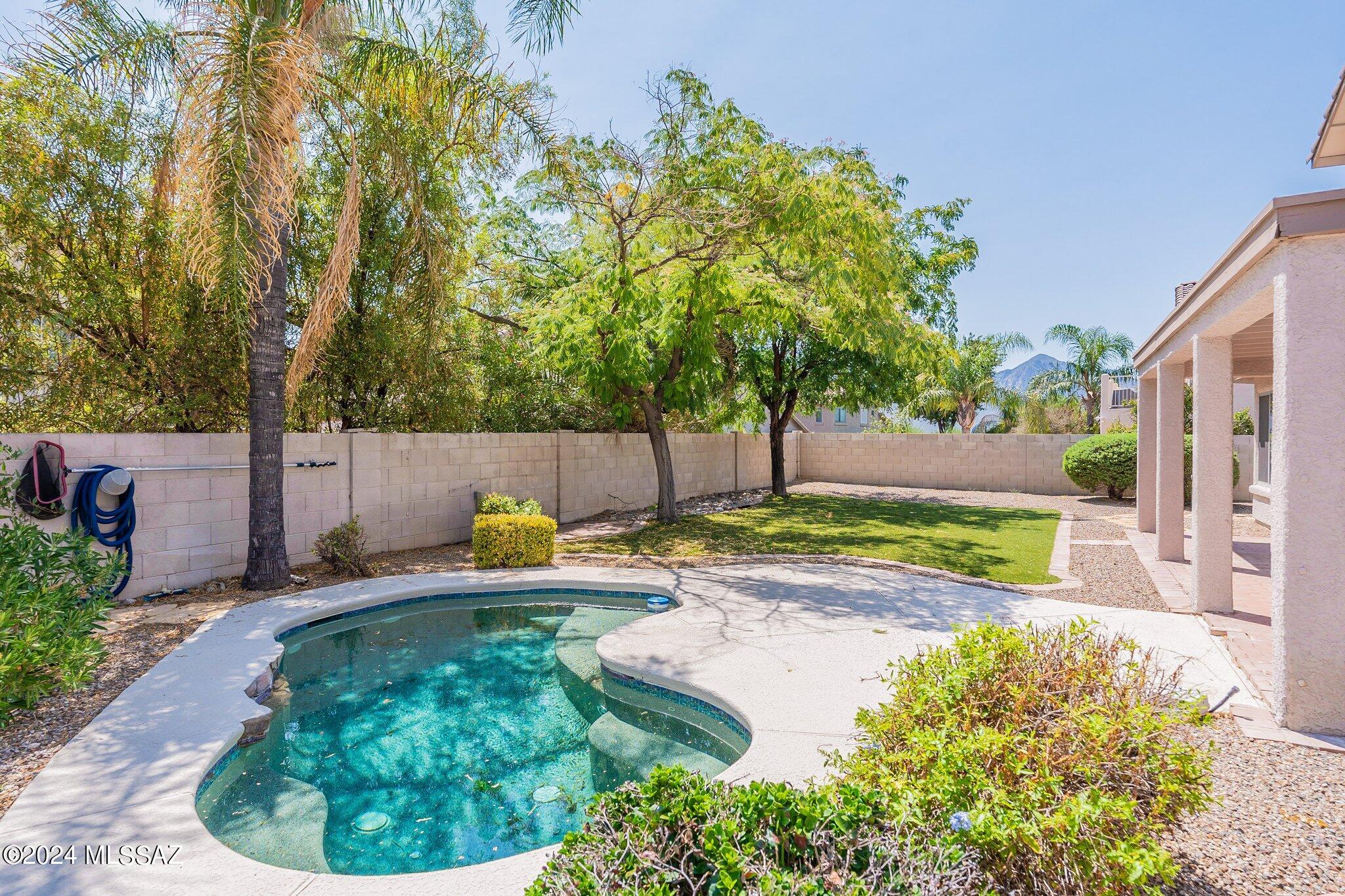 80 W Saddle Horse Lane