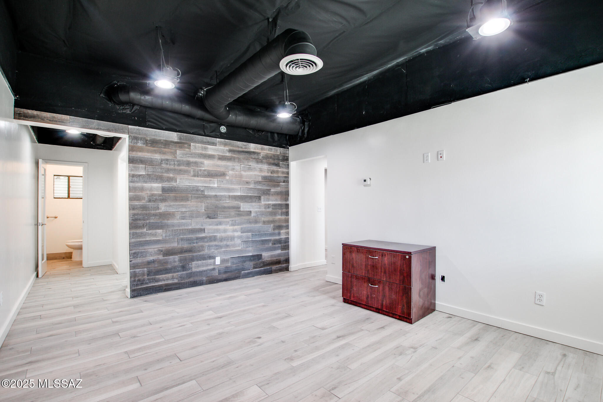 3219 N Flowing Wells Road