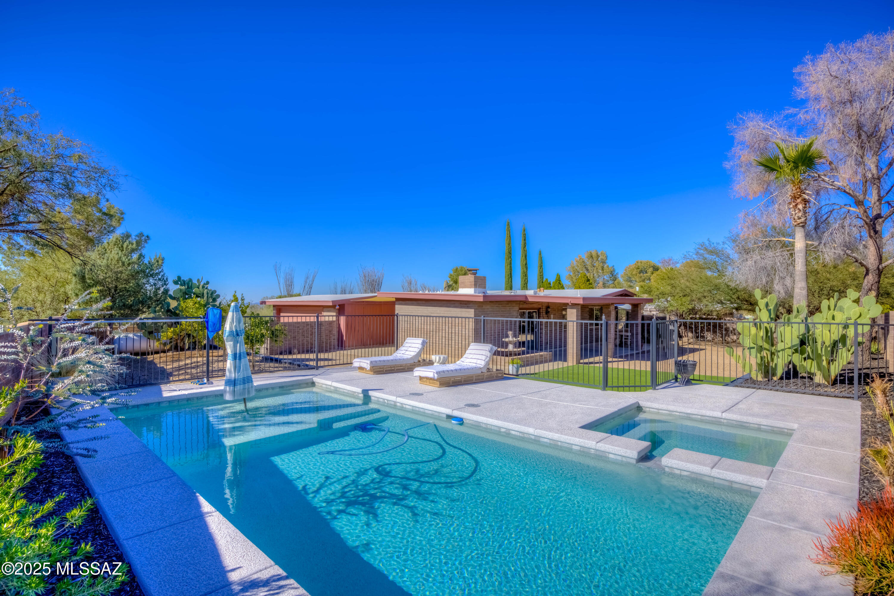 141 S Charleston Avenue