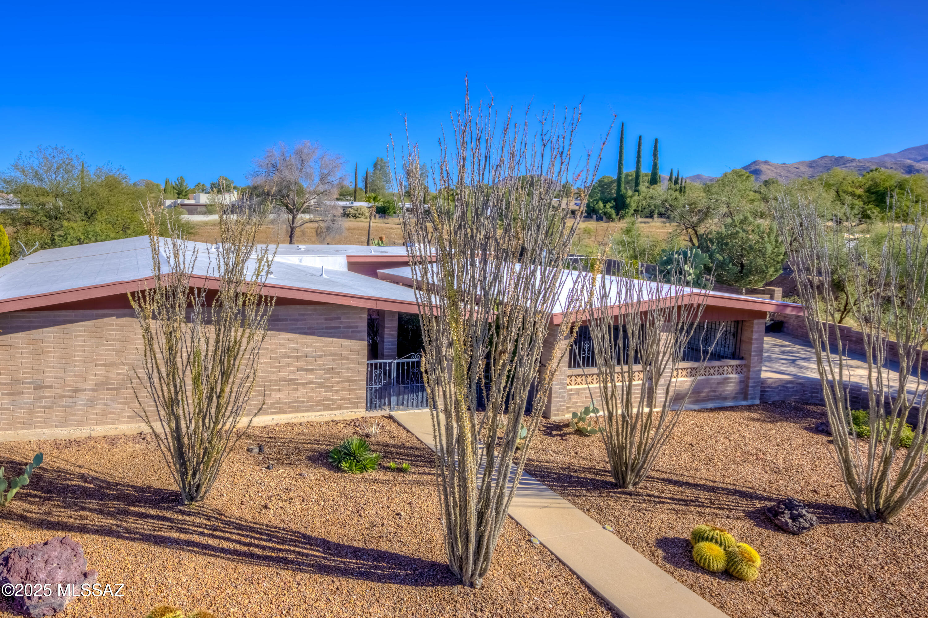 141 S Charleston Avenue