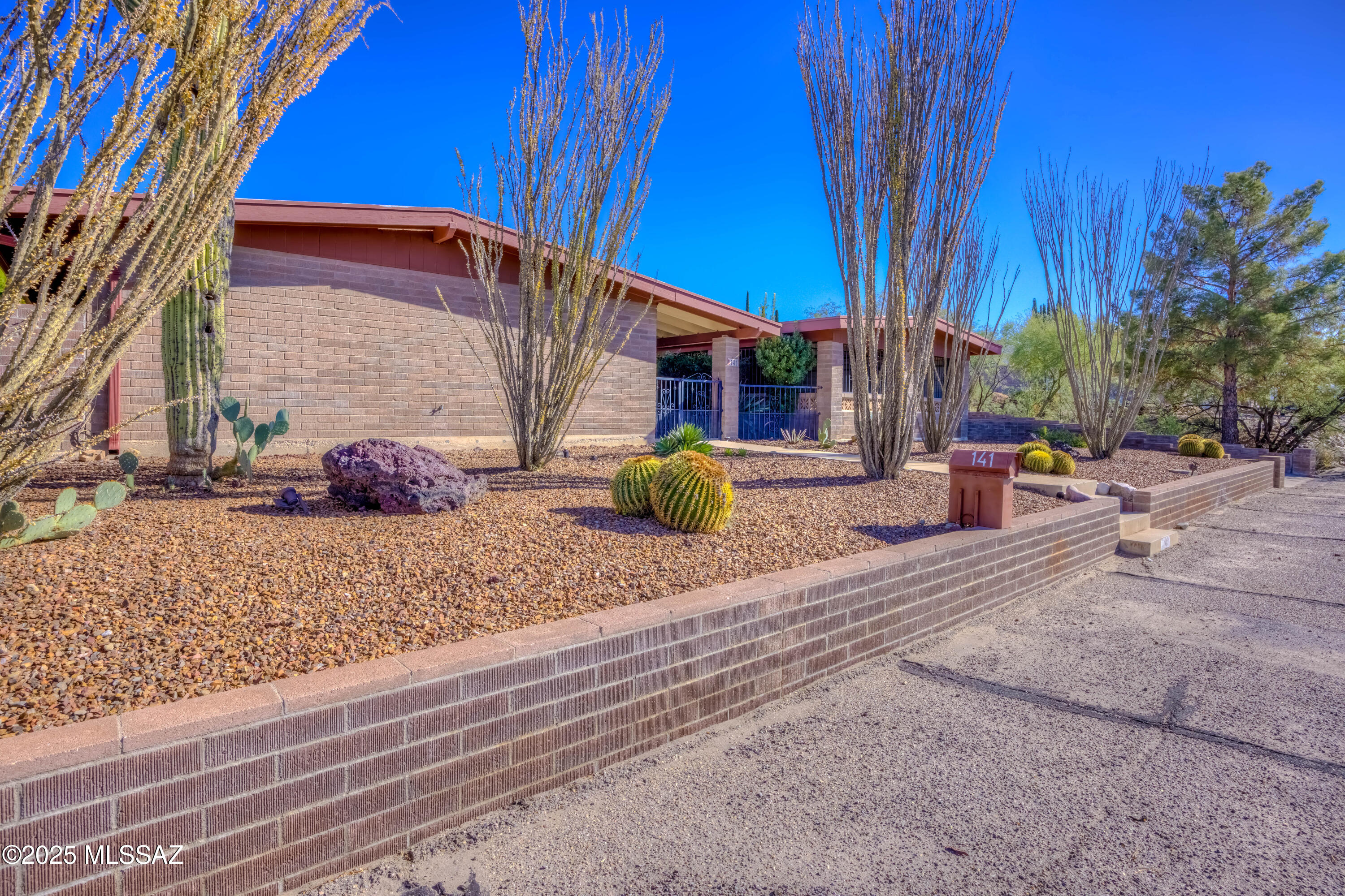 141 S Charleston Avenue