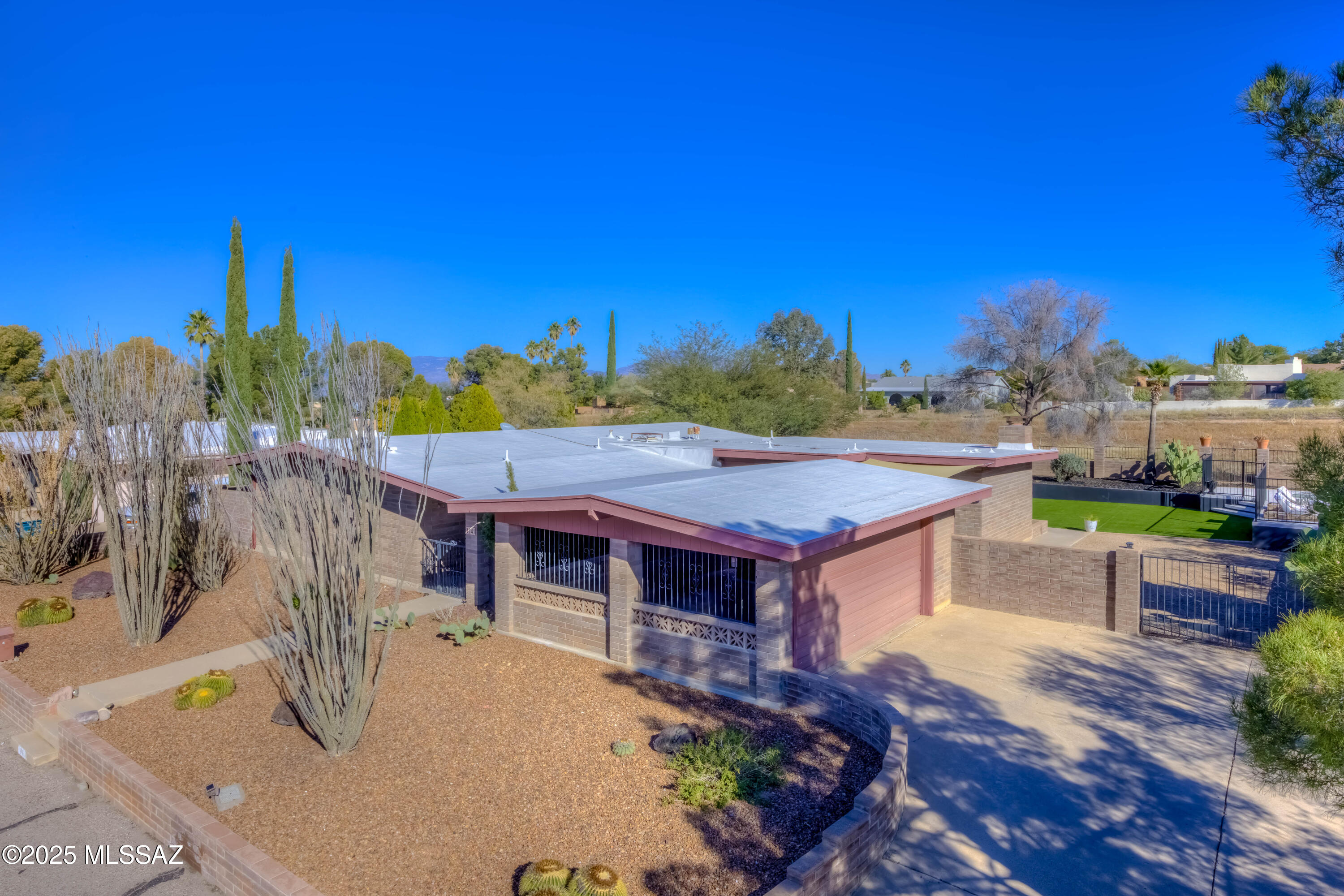 141 S Charleston Avenue