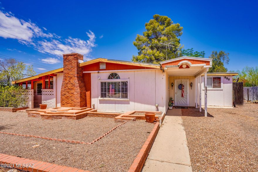 This cozy home just hit the market! This property has 4 bedrooms, 2 bathrooms and a den with a very large backyard oasis with mature trees. This home features a large master bedroom with a large walk in closet. Quaint updated kitchen and dining area along. Close to eateries, parks, schools as well as a straight shot down Broadway to the U of A. New roof June 2021. Spa is negotiable. 

This property is sold ''AS IS''