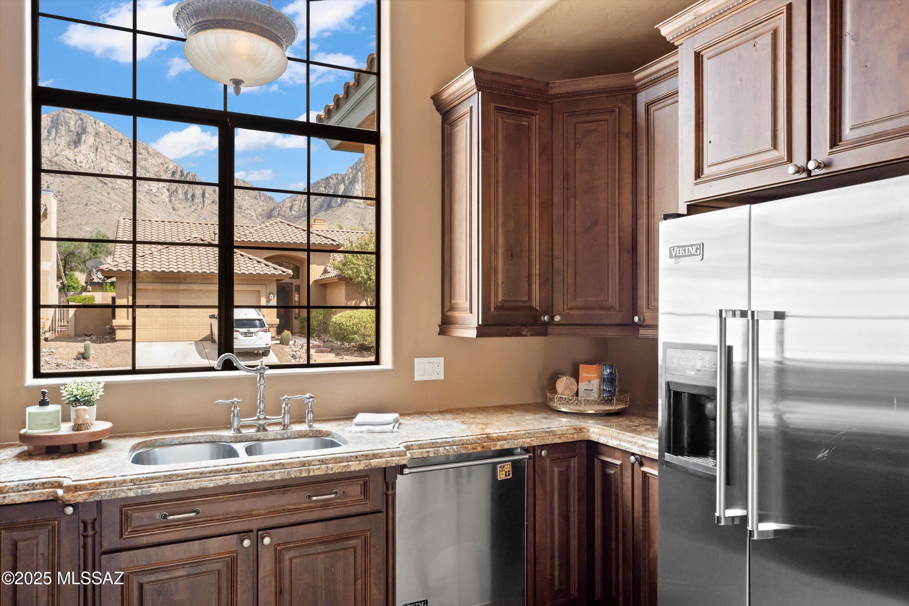 1391 E Sonoran Desert Drive