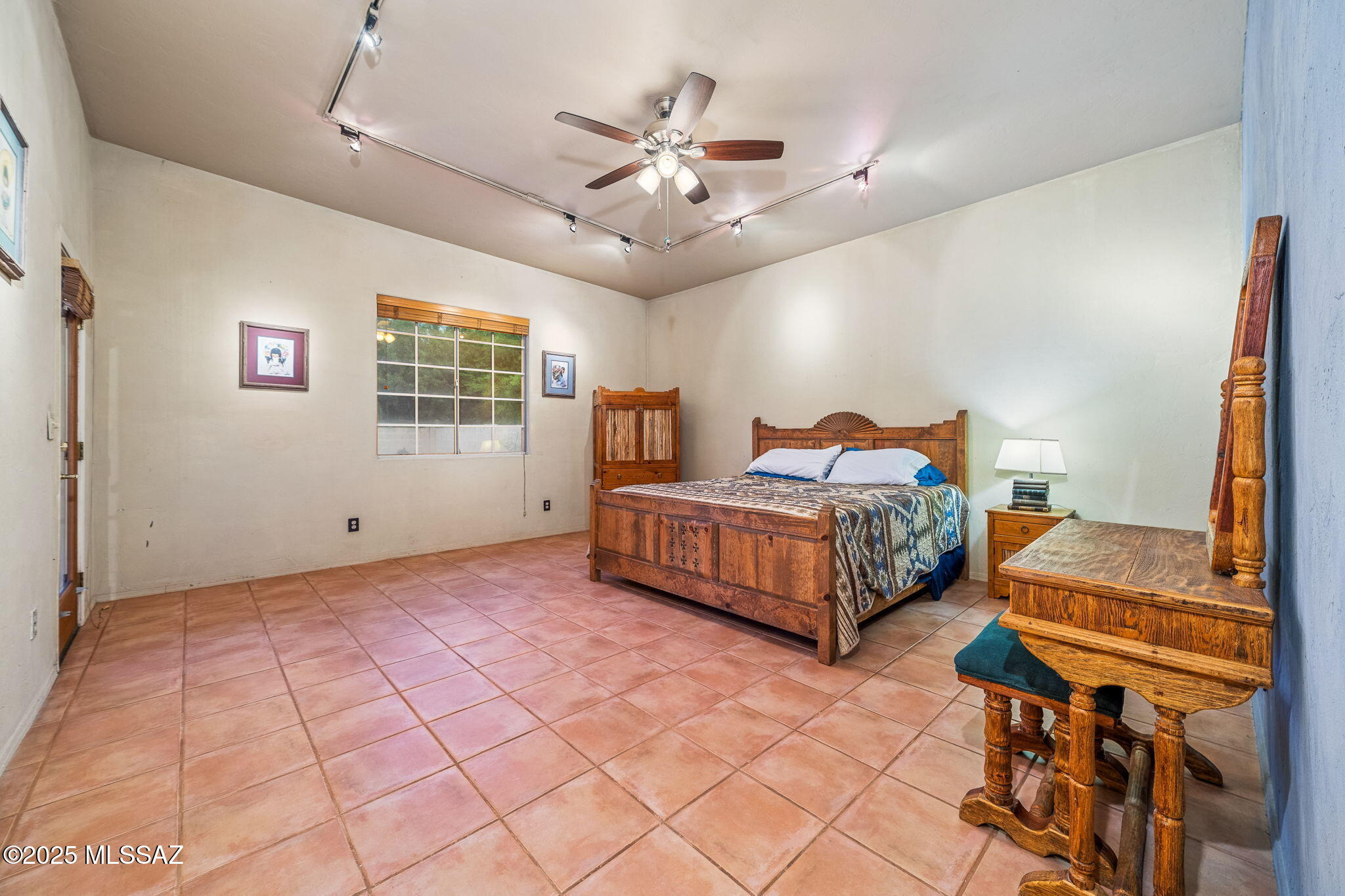 550 E Squirrel Tail Drive