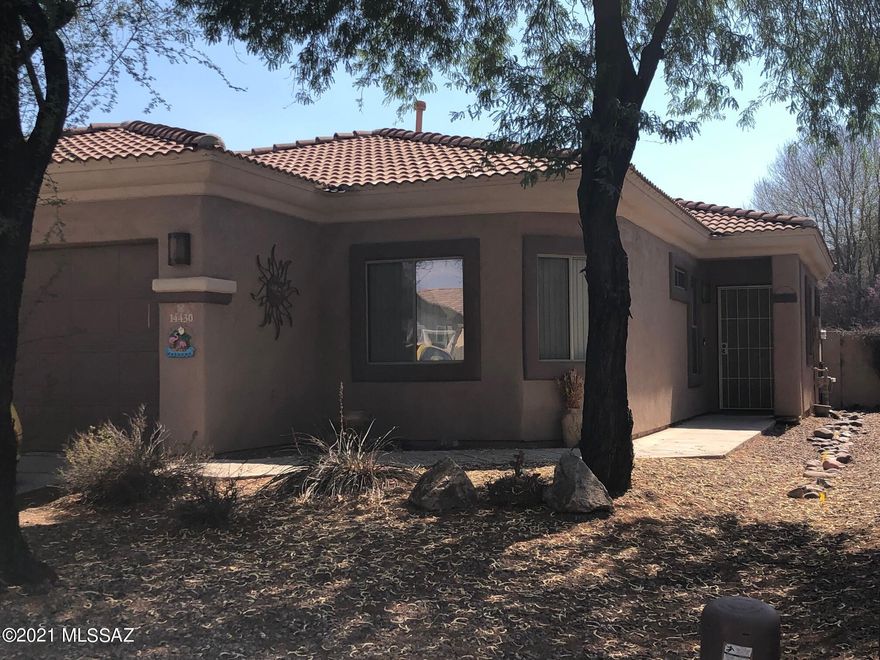 Versatile 4 bedroom, 2 bathroom or 3 bedrooms + den. Great room floor plan with split bedrooms. Tile roof, covered patio. Rancho Sahuarita community with amenities galore: swimming, biking, sport courts, lake and so much more.