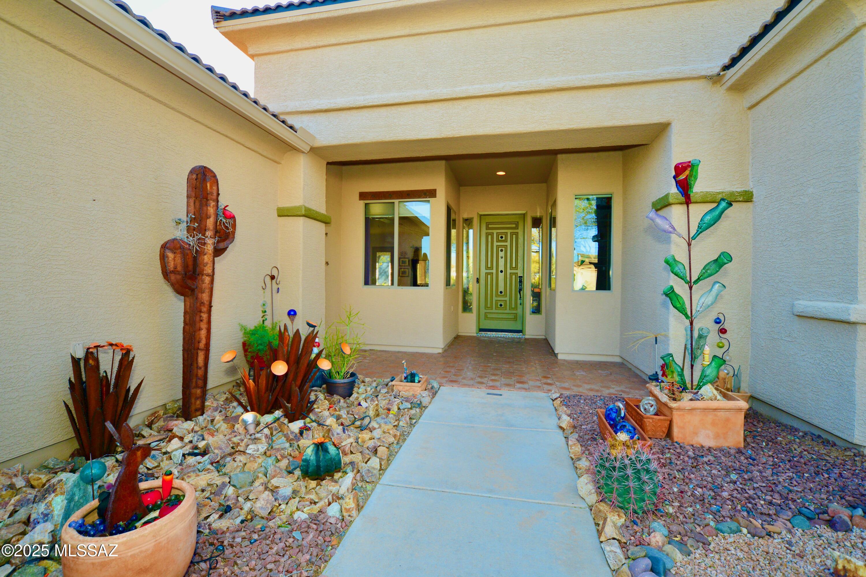 2267 W Calle Casas Lindas