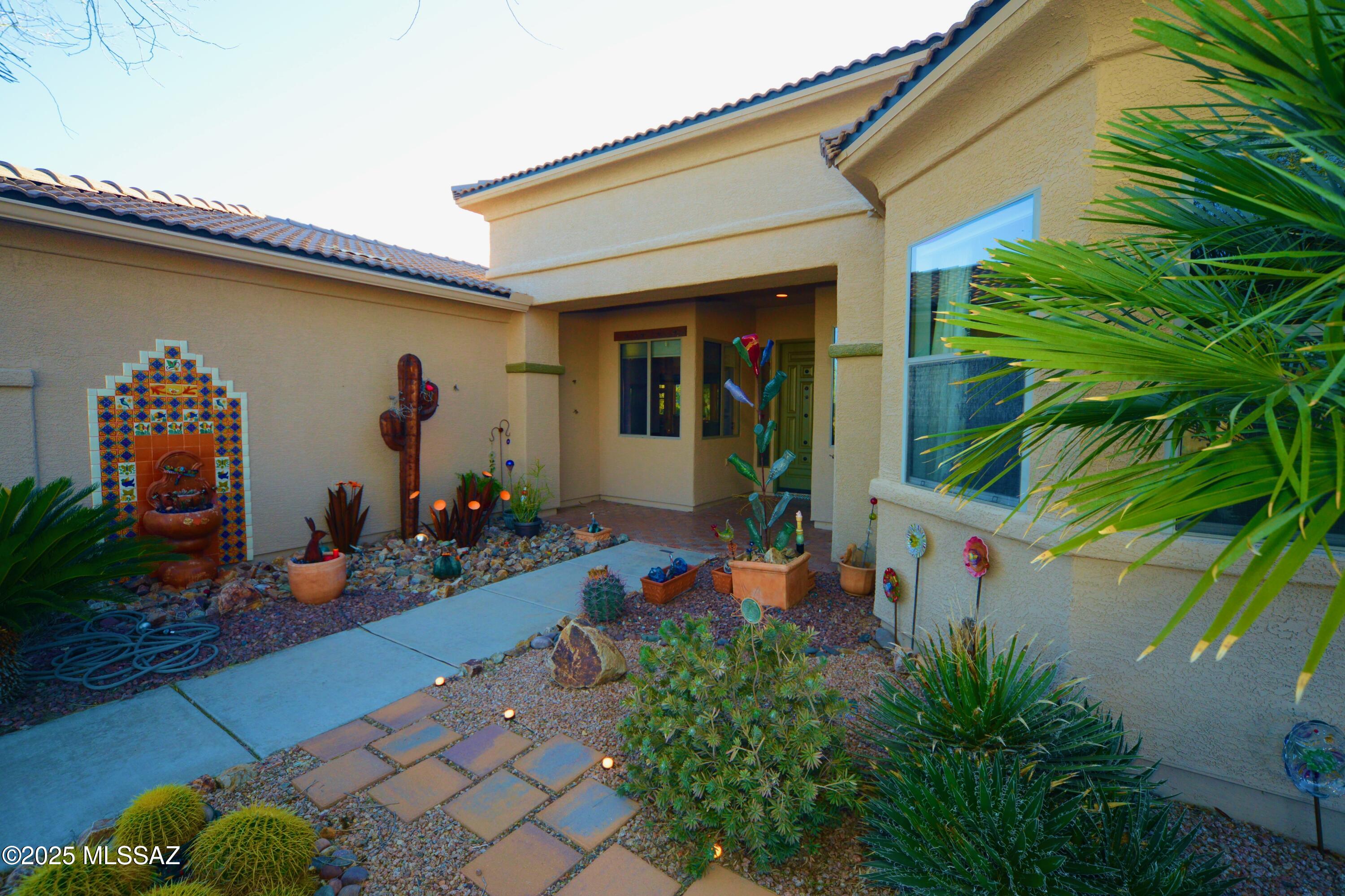 2267 W Calle Casas Lindas