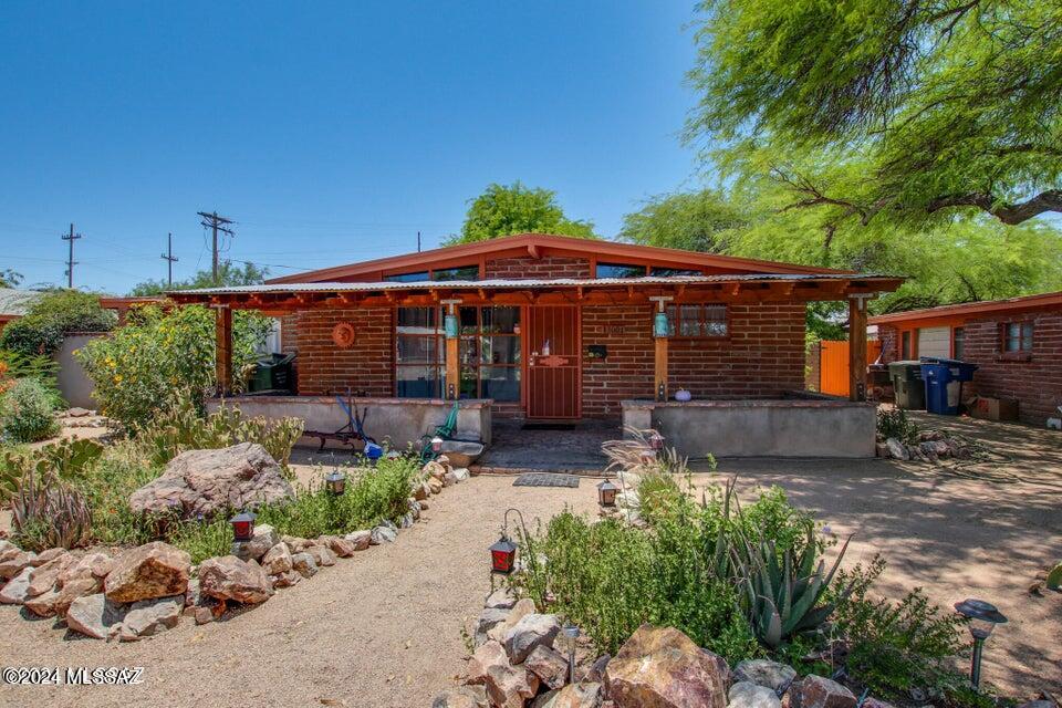 3002-3008 E Florence Drive