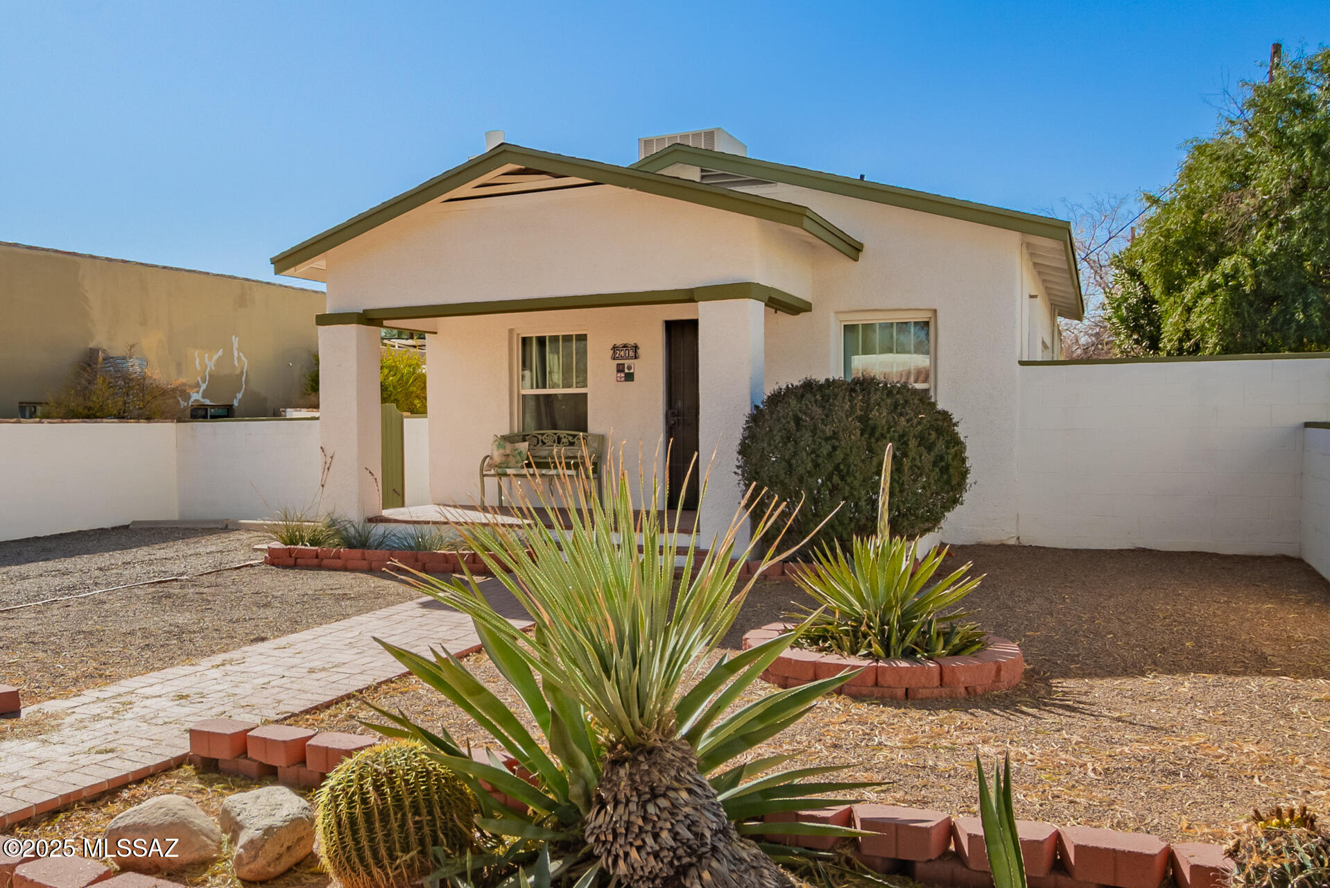 2416 E Mabel Street