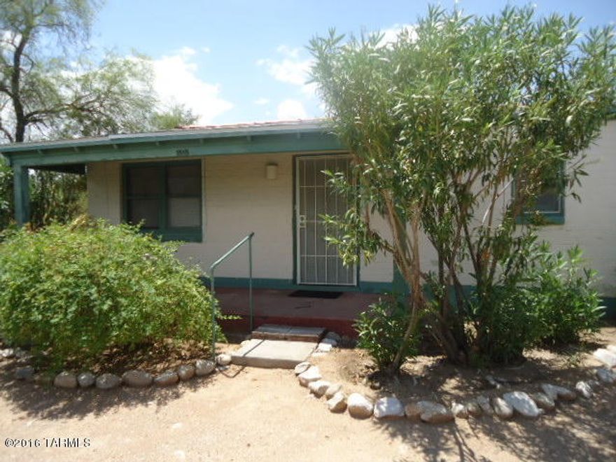 This is a one bedroom one bath end unit. 1 of 10 units in a very quaint neighborhood. All appliances and WATER SEWER AND TRASH INCL.