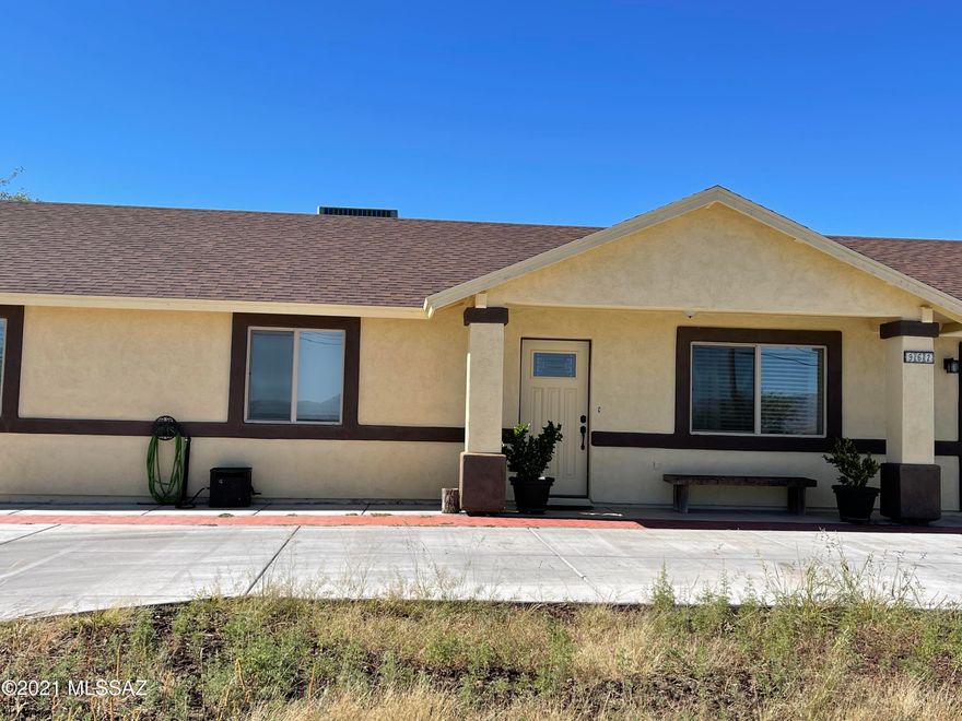 Very charming 3 bedroom 2 bath home ready to meet its new owners!  Close to schools, and with Amazing Views!!!  
MUST SEE