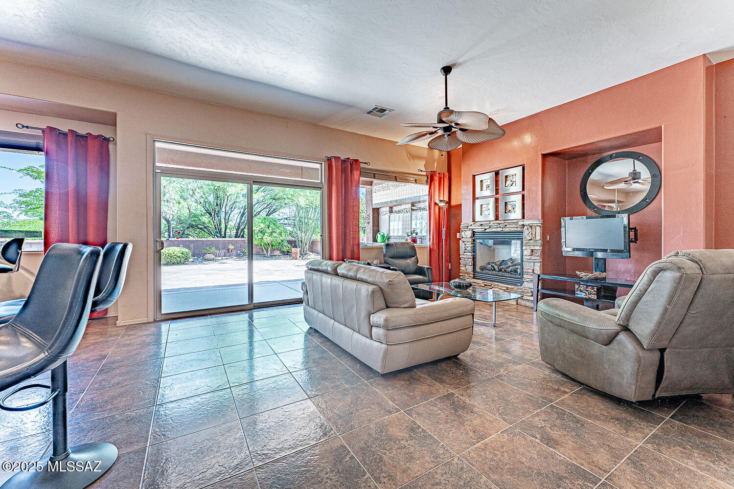 2048 W Cactus Run Drive