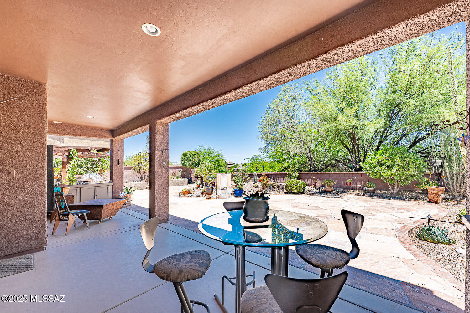 2048 W Cactus Run Drive