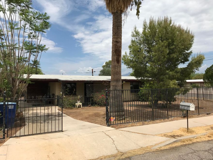 Range price $90,000-$109,900. This home on a beautiful corner lot just down the street from Menlo Park.