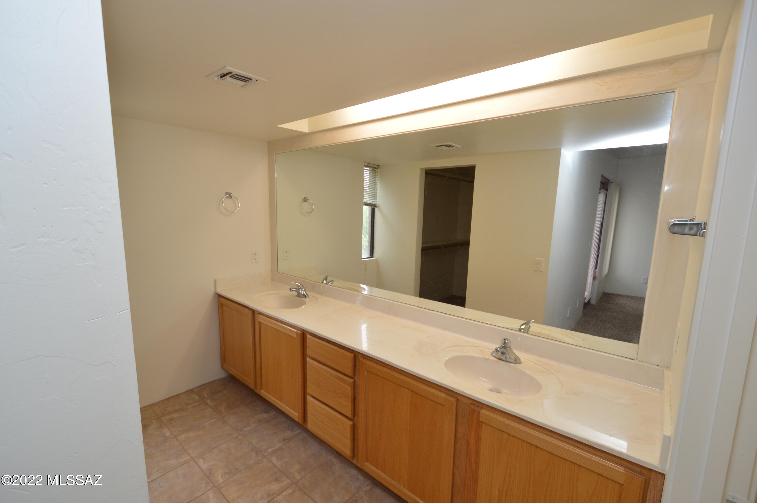 Country Club At The River (1-32) - Residential Lease