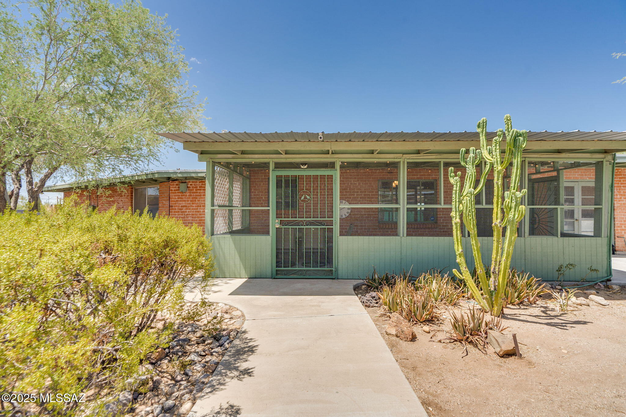 240 E Limberlost Drive