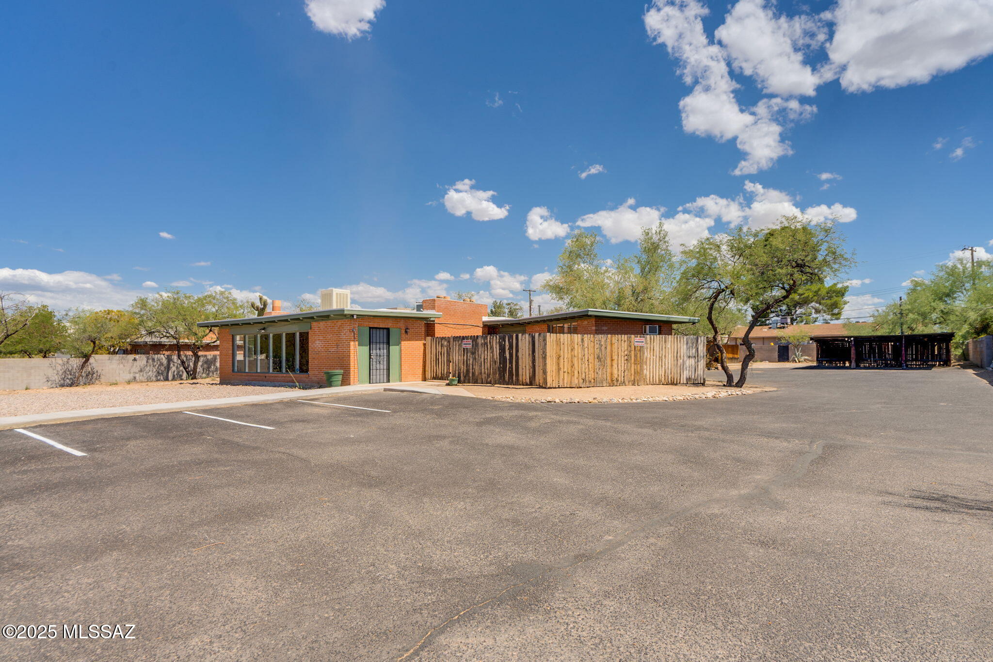 240 E Limberlost Drive
