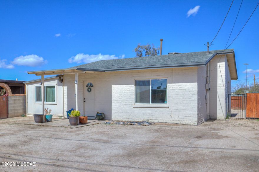 This 2 bedroom 1 bath home features newly installed privacy fence, with front and rear gates for easy access, large yard space, NO HOA, updated bathroom and kitchen. The second bedroom includes walk-in closet. Large front and backyard with outside storage closet. Perfect for pets, workshop, trailers, RVs, boats, or extra parking. Room to add on or build an additional home, with R-2 zoning.  Conveniently located near Grant & I-10. Minutes from UofA, Downtown, and Pima Downtown campus.