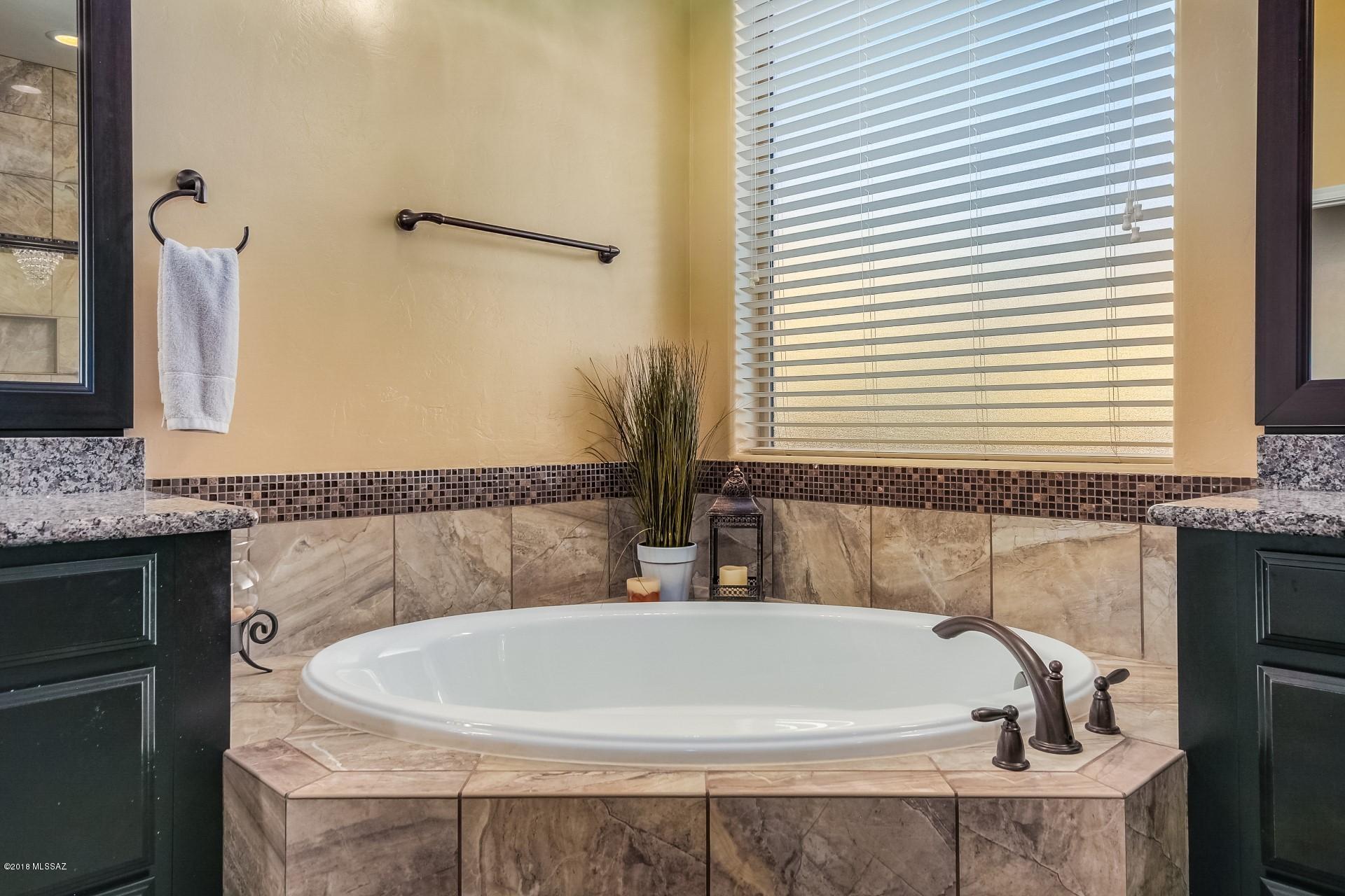 Silverbell West R-10 SQ20140800103 - Residential