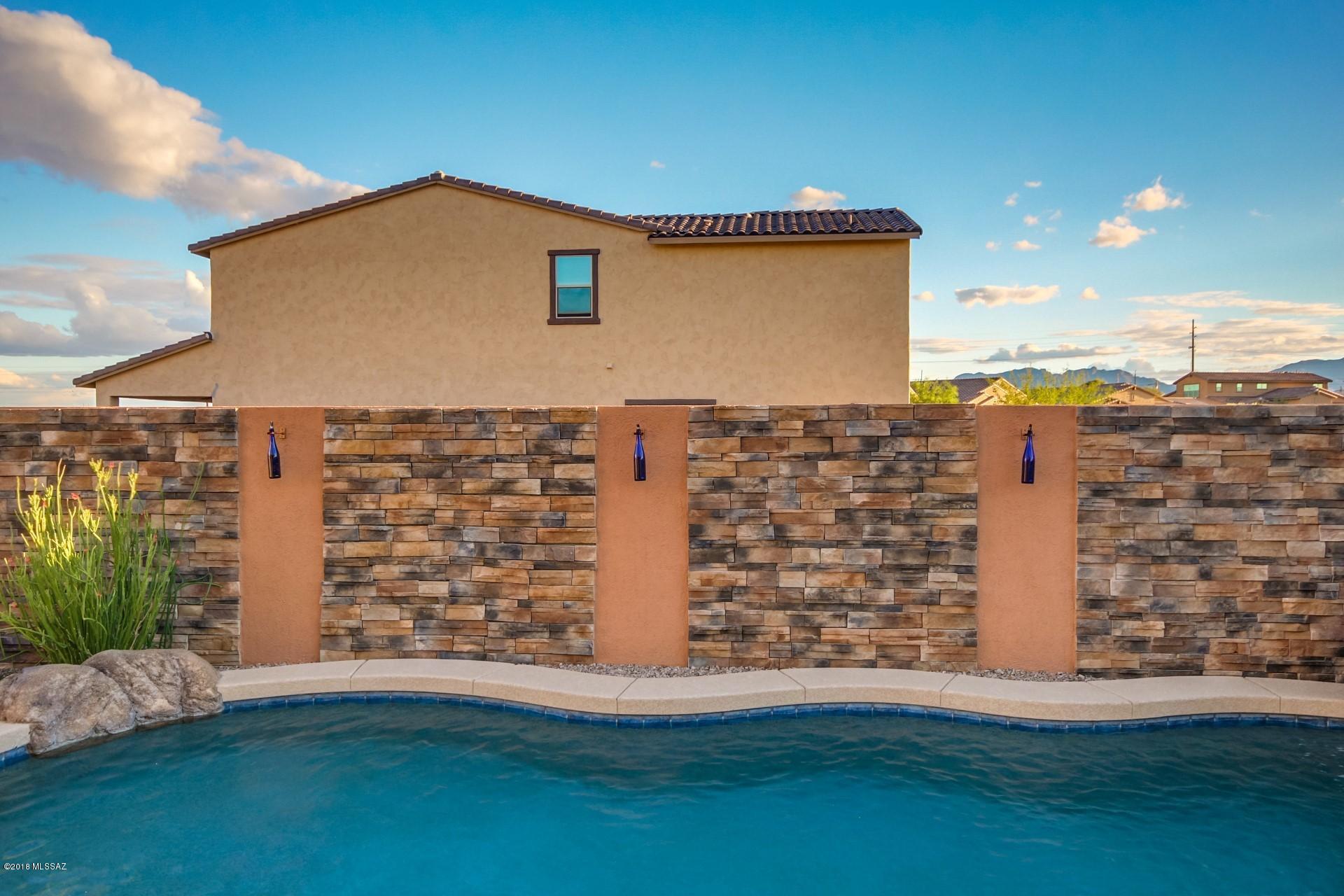 Silverbell West R-10 SQ20140800103 - Residential