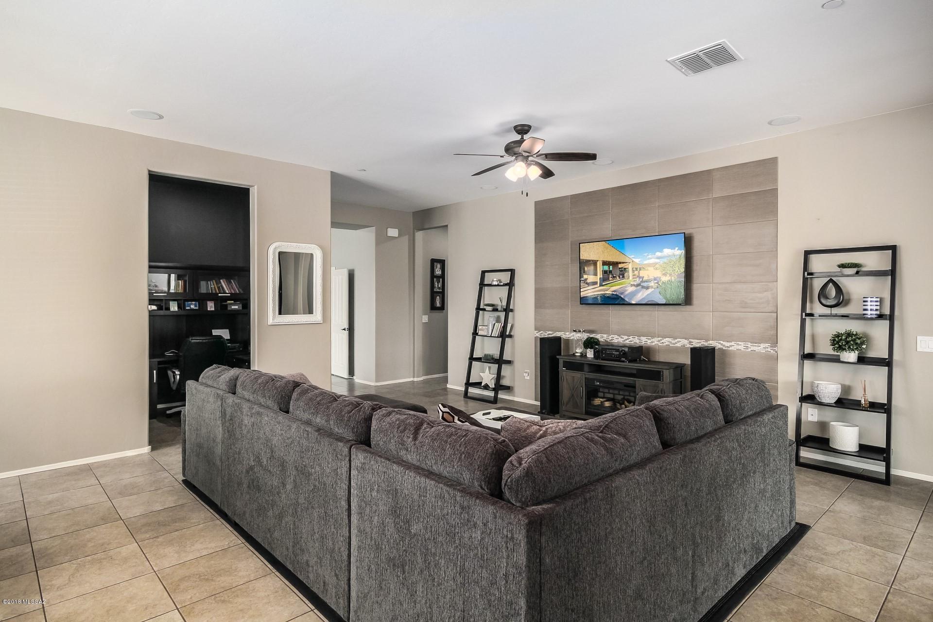 Silverbell West R-10 SQ20140800103 - Residential