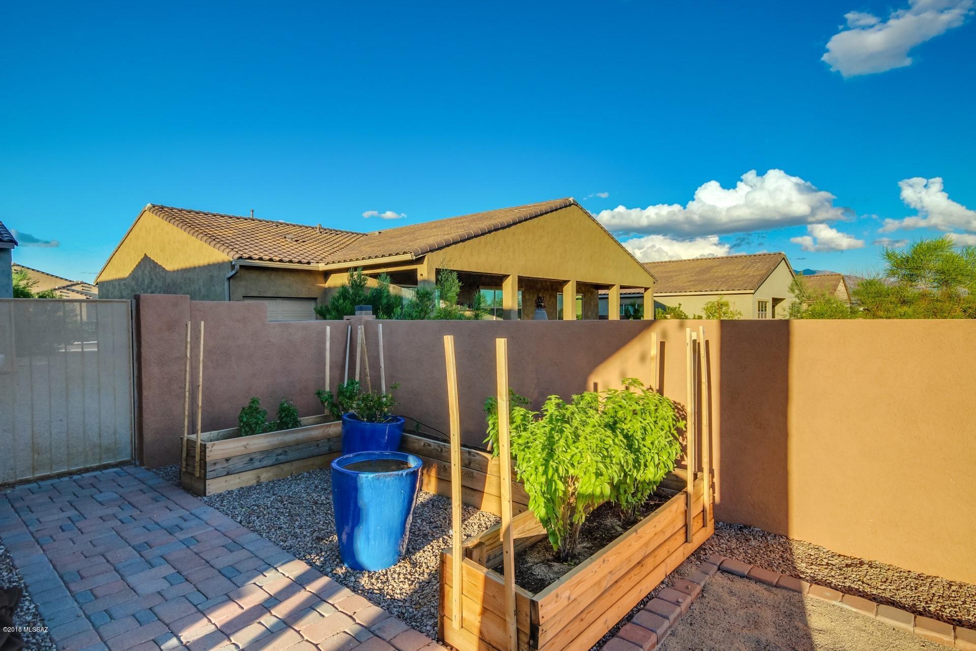 Silverbell West R-10 SQ20140800103 - Residential
