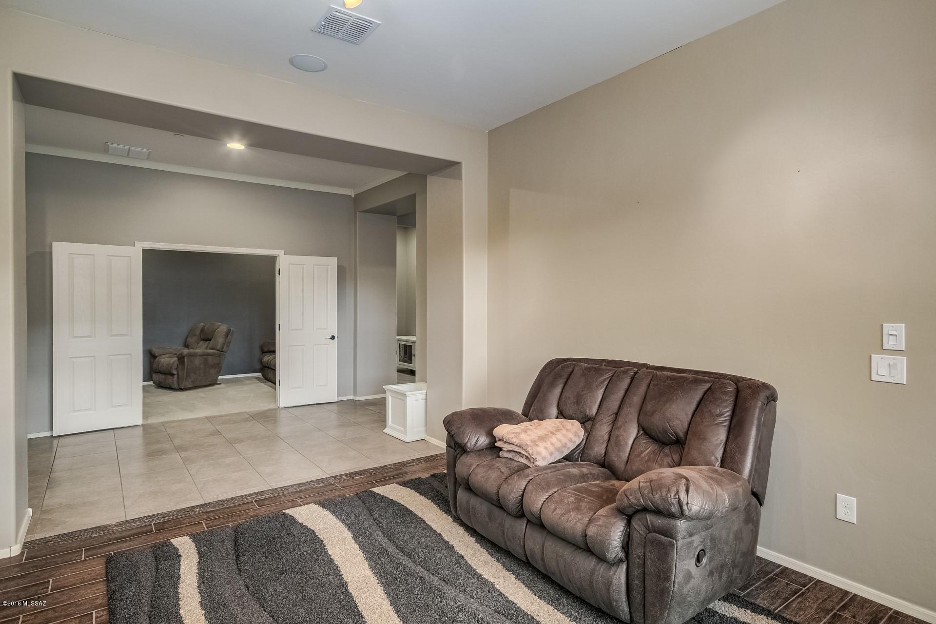 Silverbell West R-10 SQ20140800103 - Residential