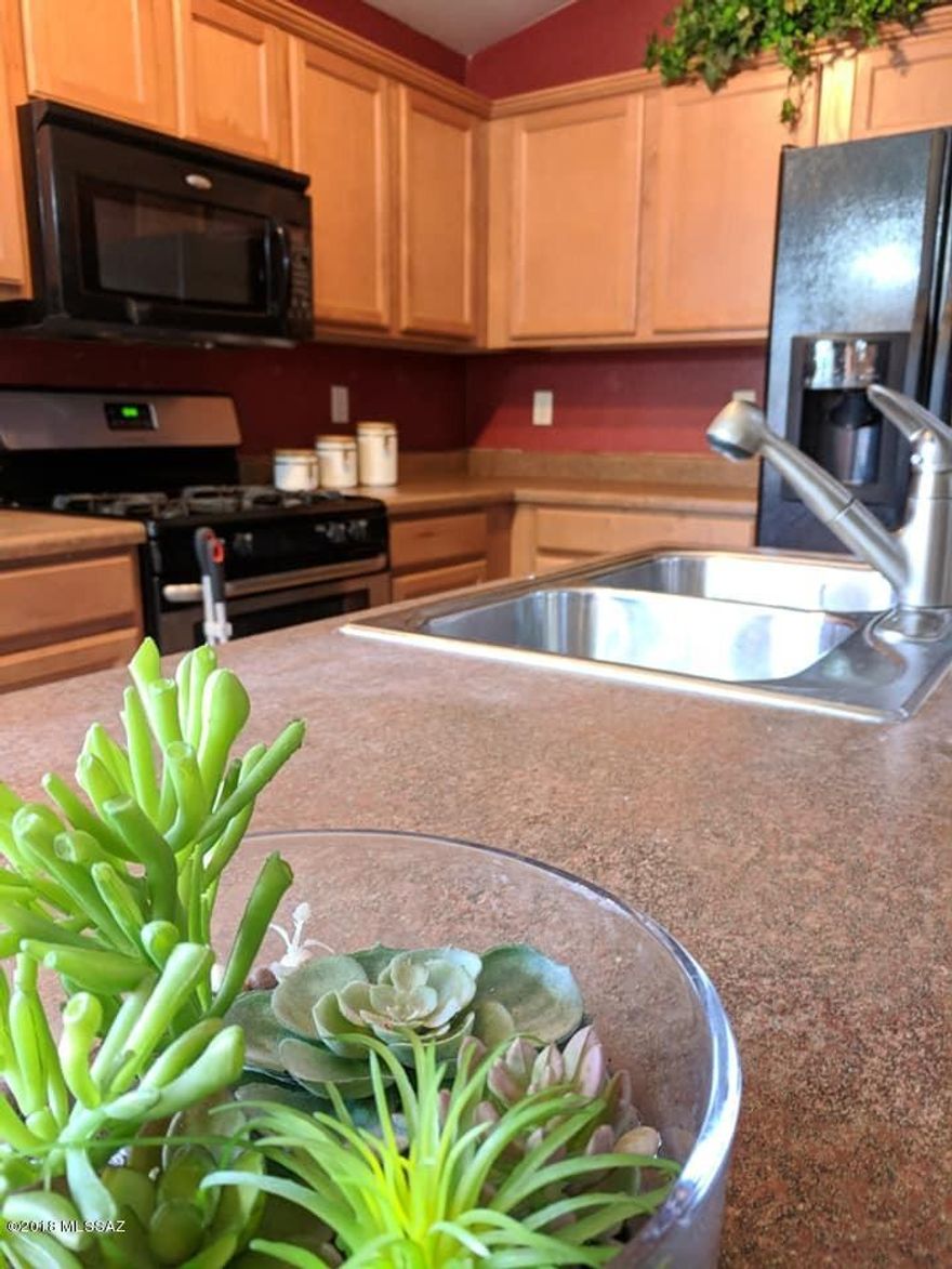Nice 3 bedroom townhome. Well kept home in Tres Pueblos Subdivision. Conveniently located near shopping & 1-10 freeway. This subdivision included a very nice park with playground area, BBQ grill, basketball and exercise path.