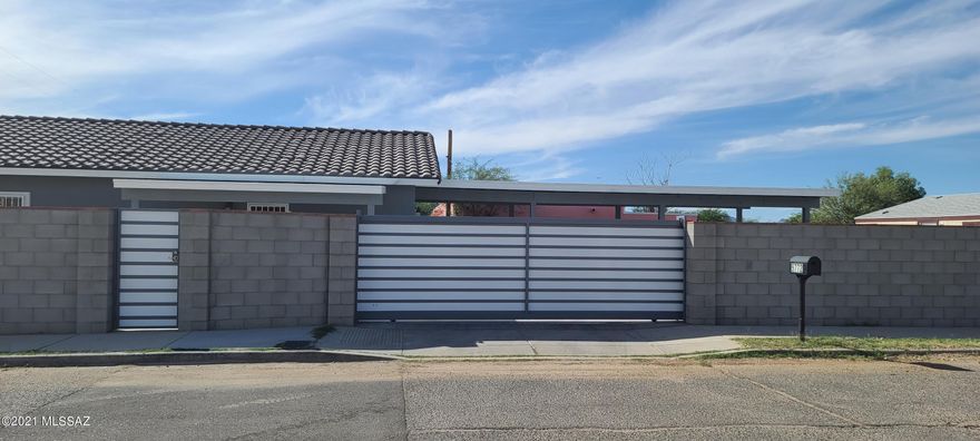 Super nice home built on 2020. NO HOA.
Amazing opportunity to own this property on a corner lot fenced in with a Block wall for privacy .Car electric Gate.
Very nice oak kitchen cabinets with Granite counter top. Kitchen appliances, including refrigerator convey. Interior laundry closet. Nice tile flooring thru-out. Dual pane windows. Front Security door and Windows Bars.