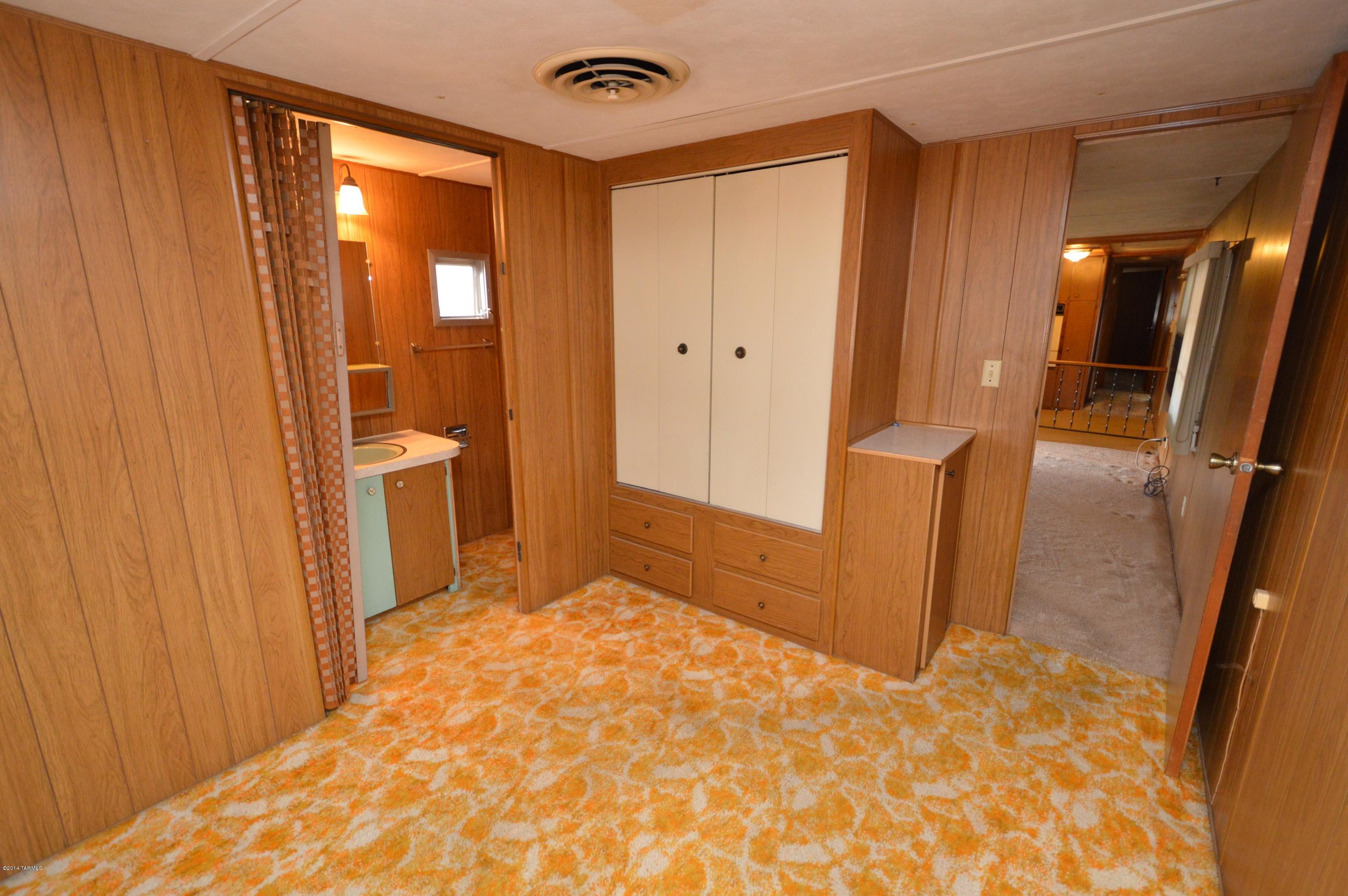Cholla Manor (1-86) - Residential Lease