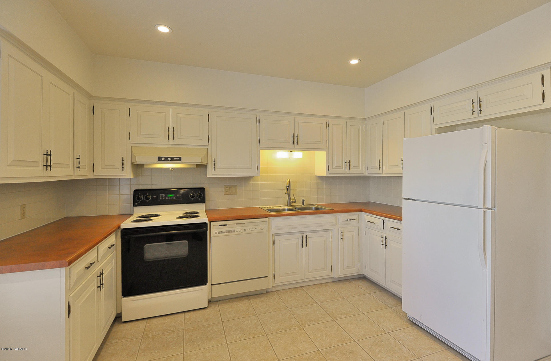 Via Entrada Townhouses - Residential Lease