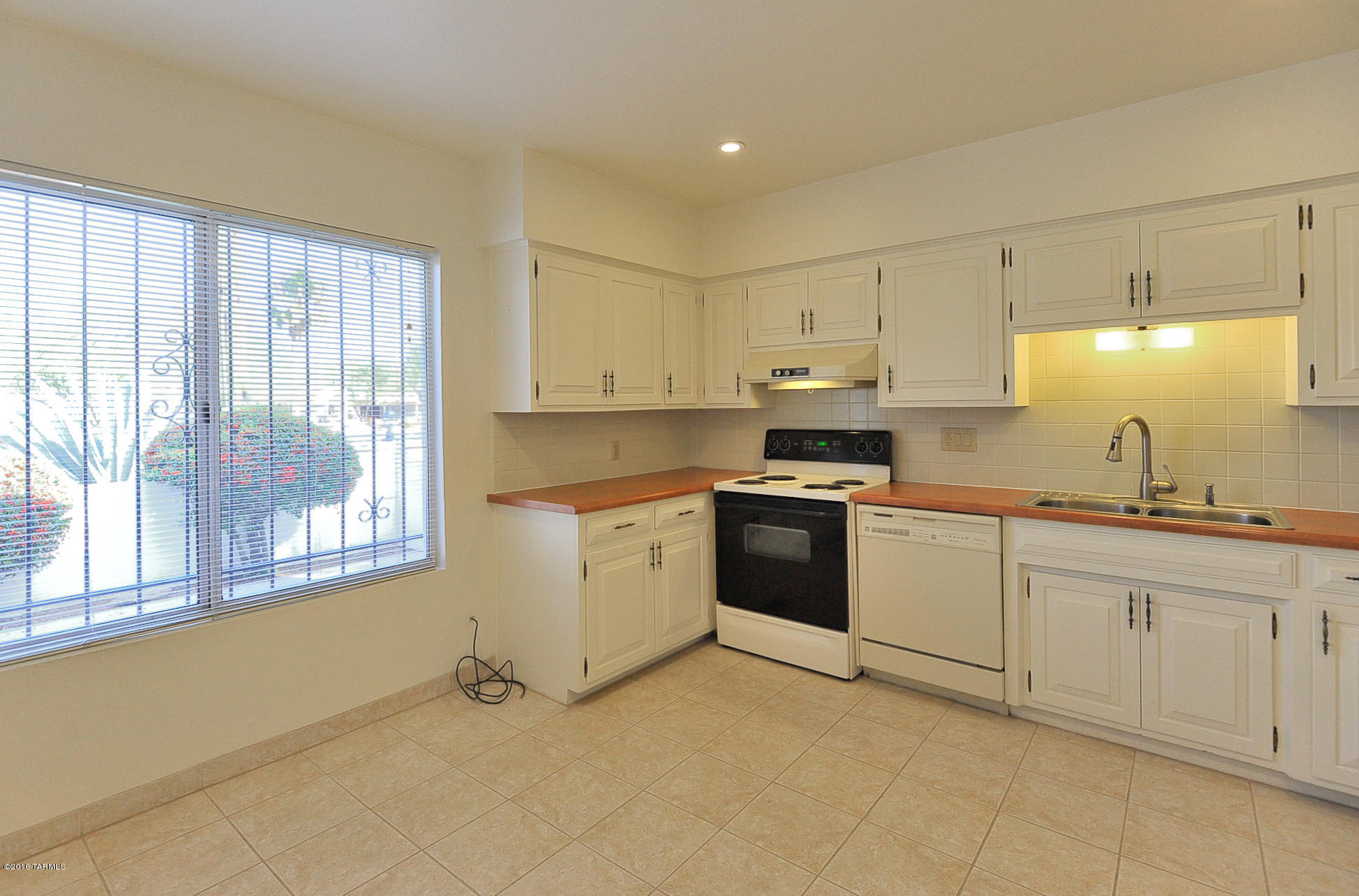 Via Entrada Townhouses - Residential Lease