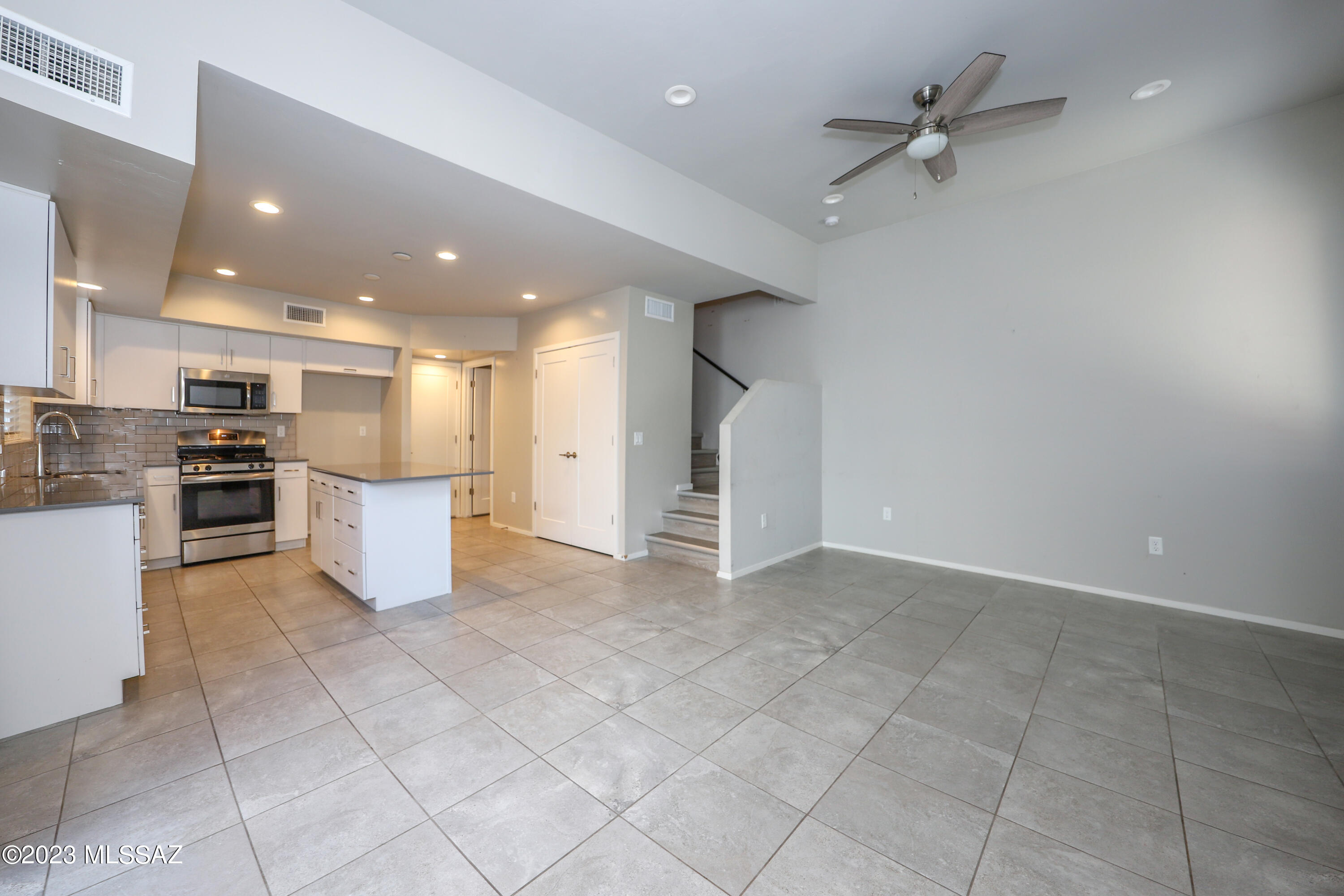 Park Modern SQ20171350679 - Residential