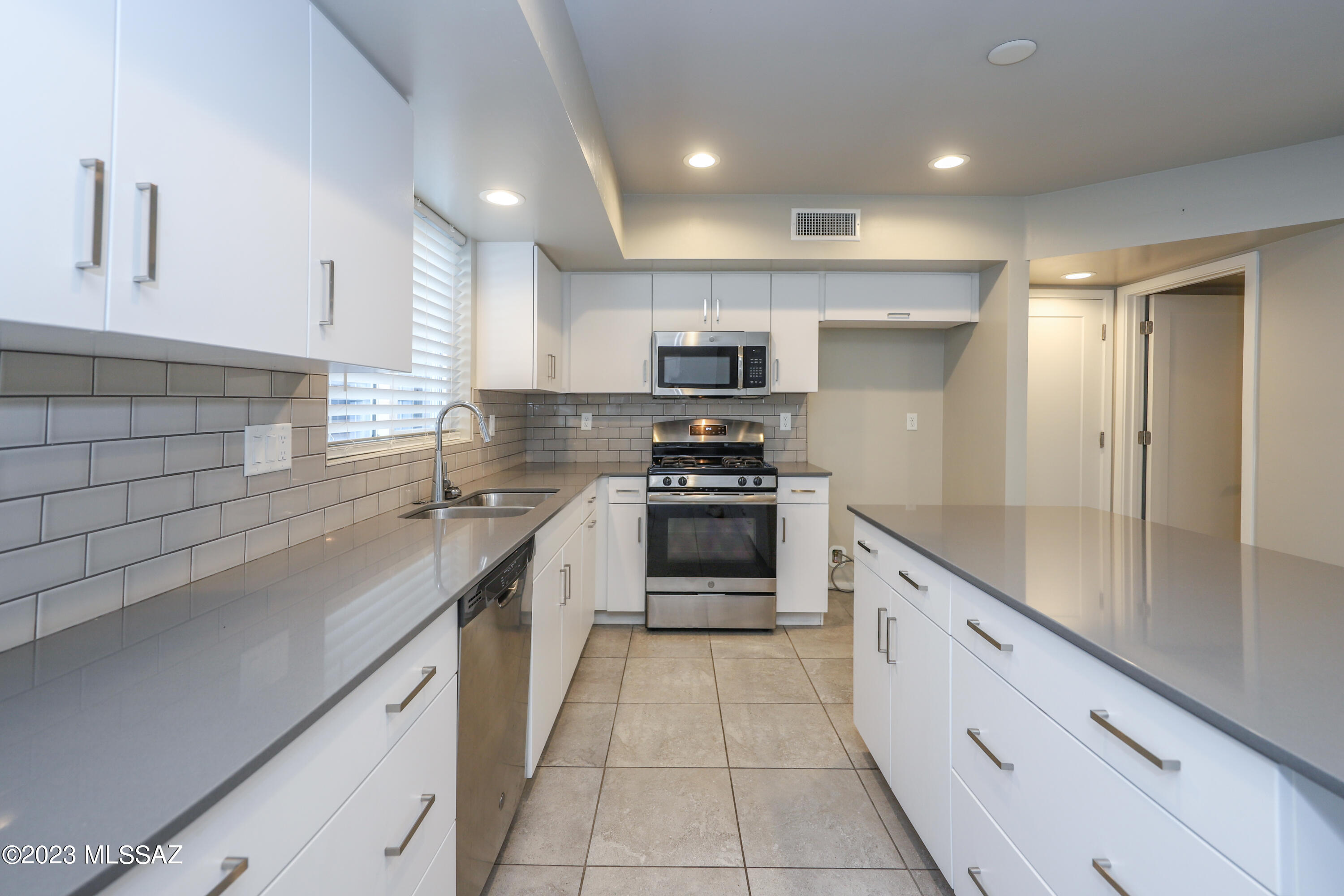 Park Modern SQ20171350679 - Residential