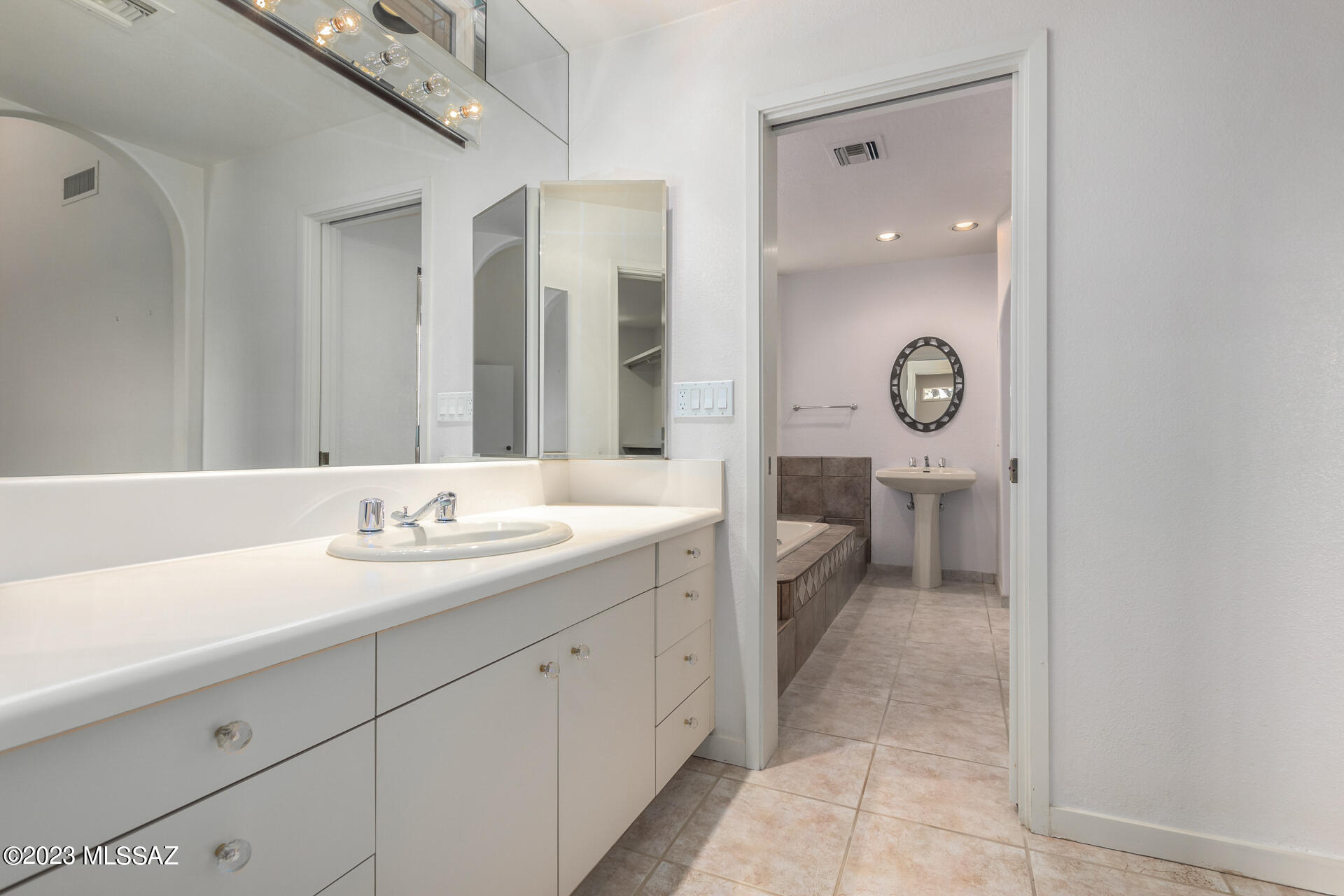 Finisterra II (211-302) - Residential