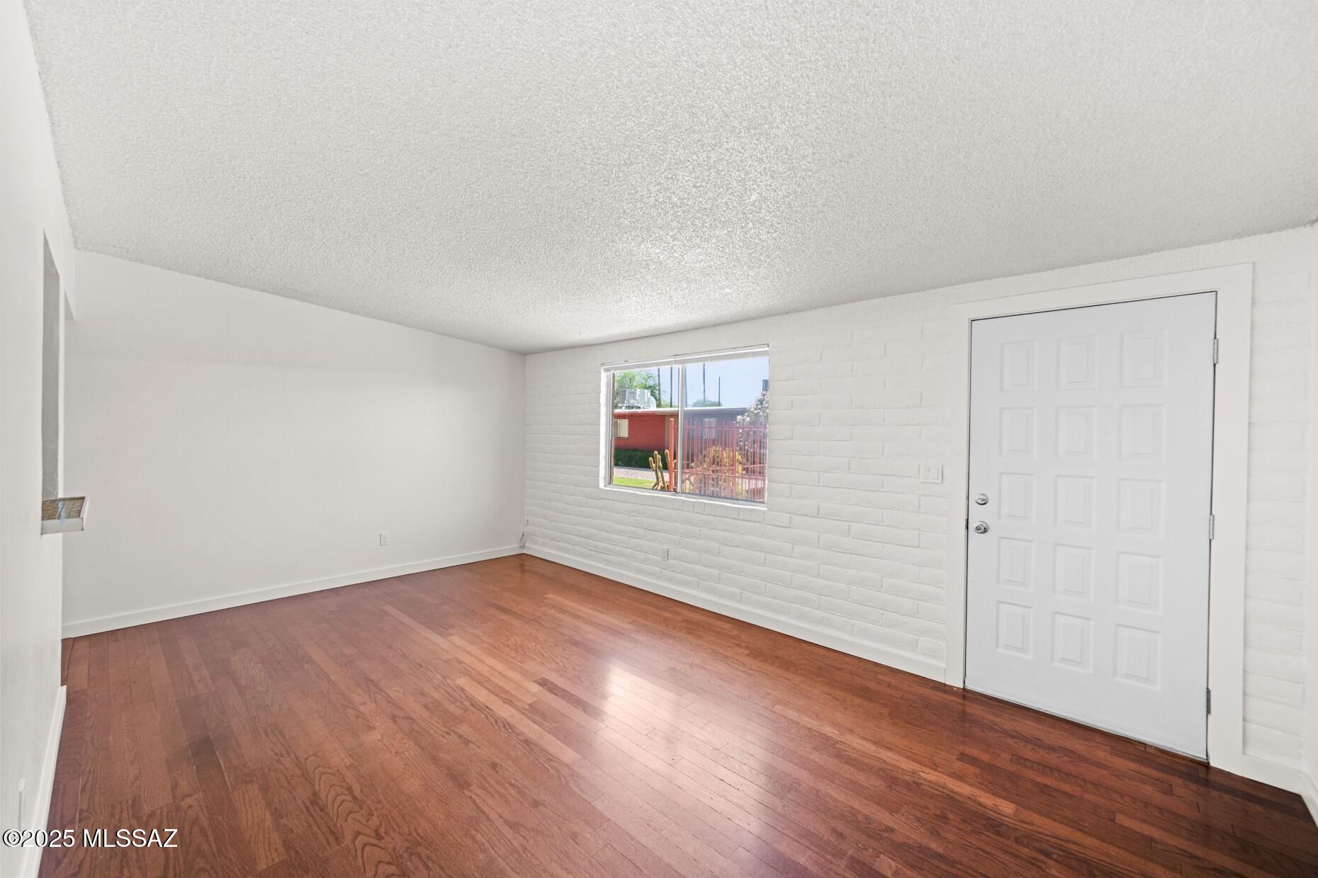 3043 E Blacklidge Drive