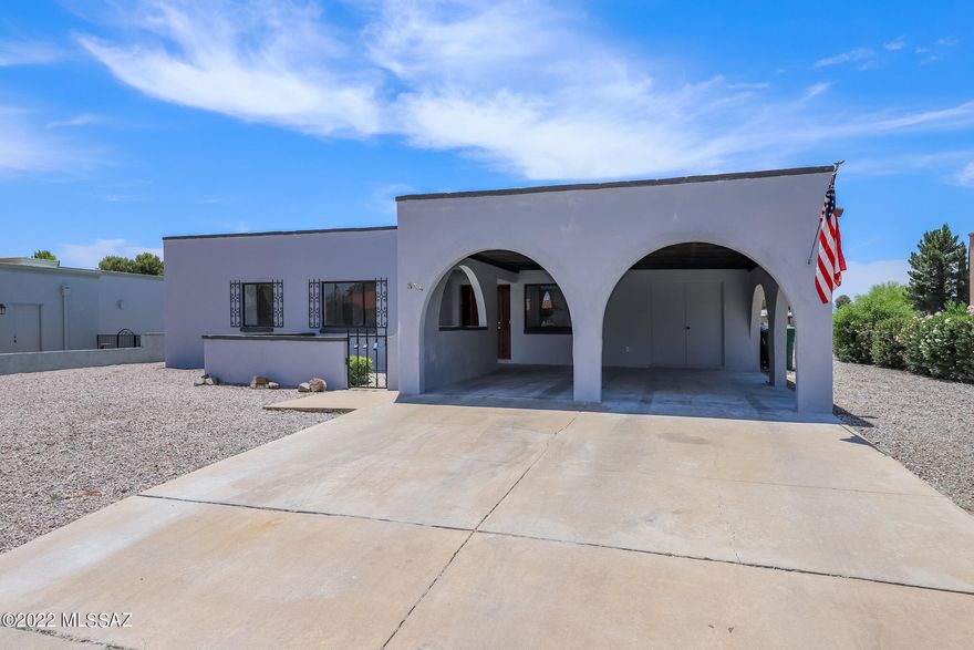 Beautifully remodeled 2 bed, 2 bath home on the 15th fairway of the golf course. Home features a beehive fireplace to warm up by in the cool winter nights, ceramic tile flooring throughout, granite countertops, ceiling fans, and newly updated tile showers. Enjoy the mountain views and golf course from the Arizona room or the patio out back. Practice your putting skills on your very own putting green in the backyard. Kitchen features brand new stainless steel appliances, large skylight for natural lighting, built in desk and eating nook. Bedrooms and dining room feature ceiling fans. Large laundry room with utility sink and storage cabinets. This beauty won't last long, make this move in ready home yours today!