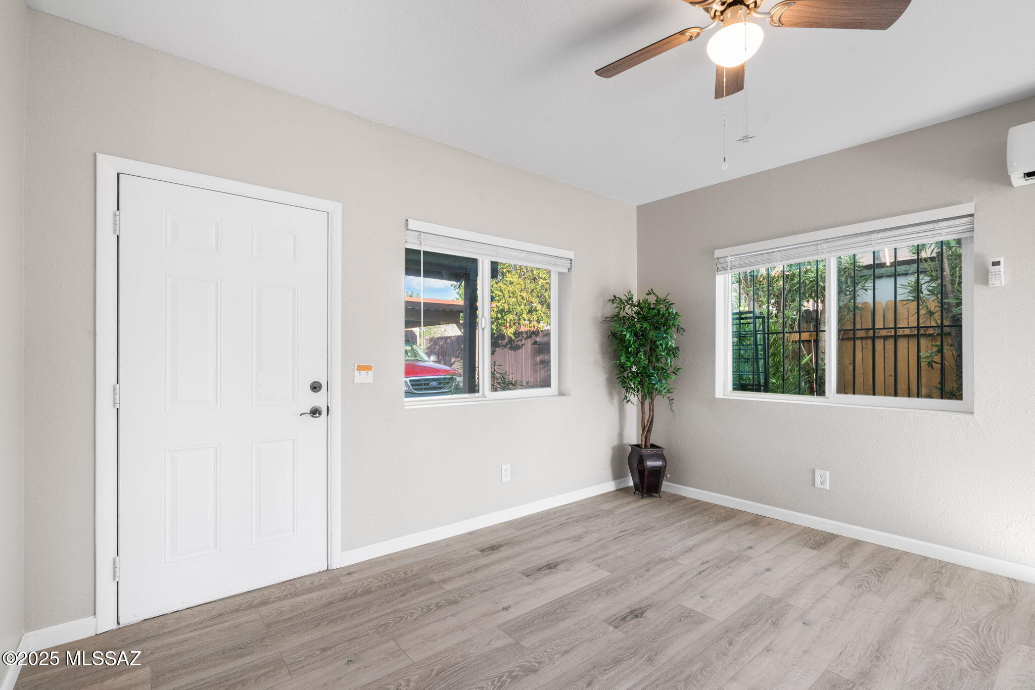 211 W Roger Road 33