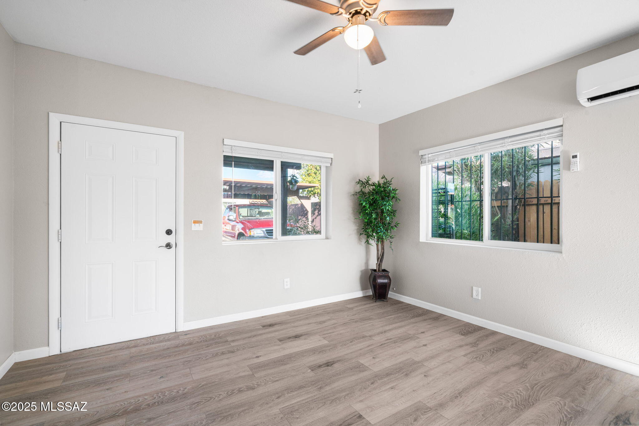211 W Roger Road 33