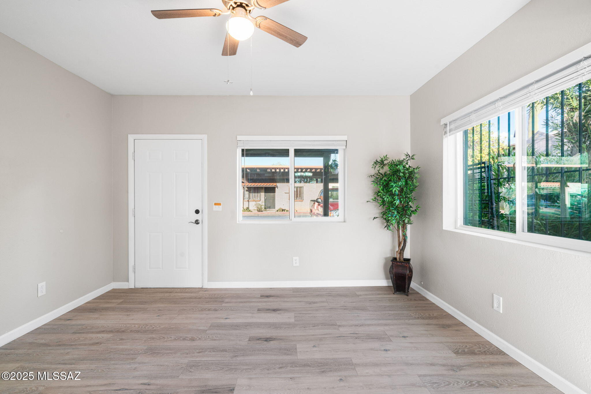 211 W Roger Road 33