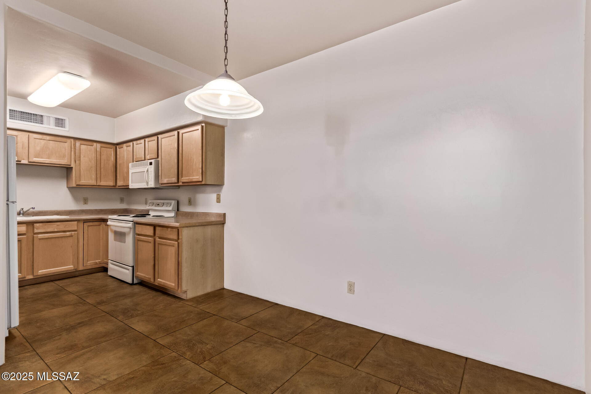 630 E Harvill Drive 108