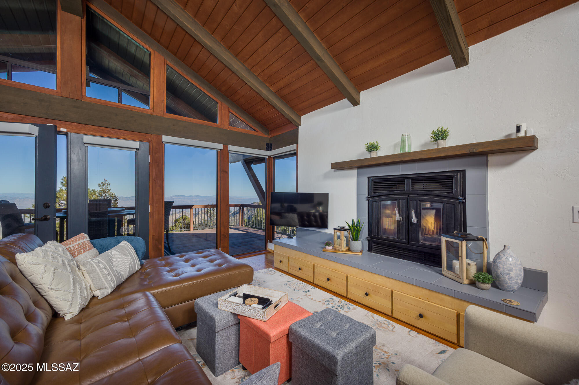 Loma Sabino Pines - Residential