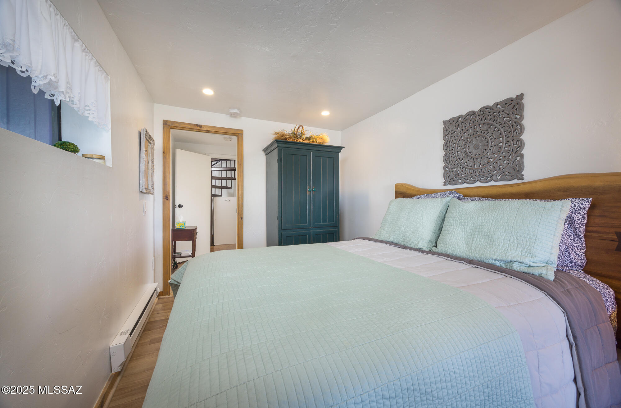 Loma Sabino Pines - Residential