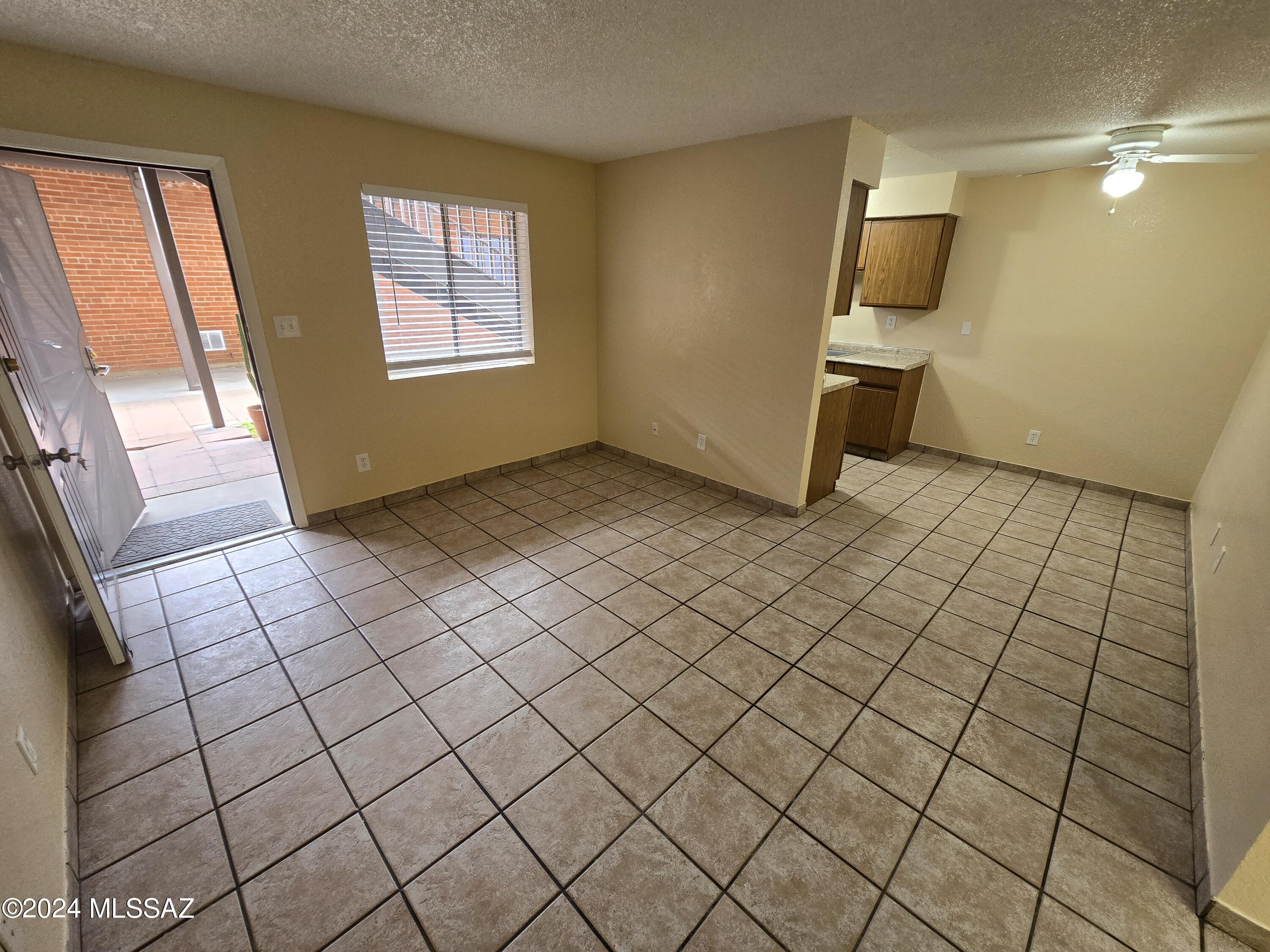 Country Club Annex - Residential Lease